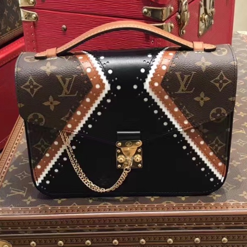 Sold 🎈Limited Edition Pochette Metis LV